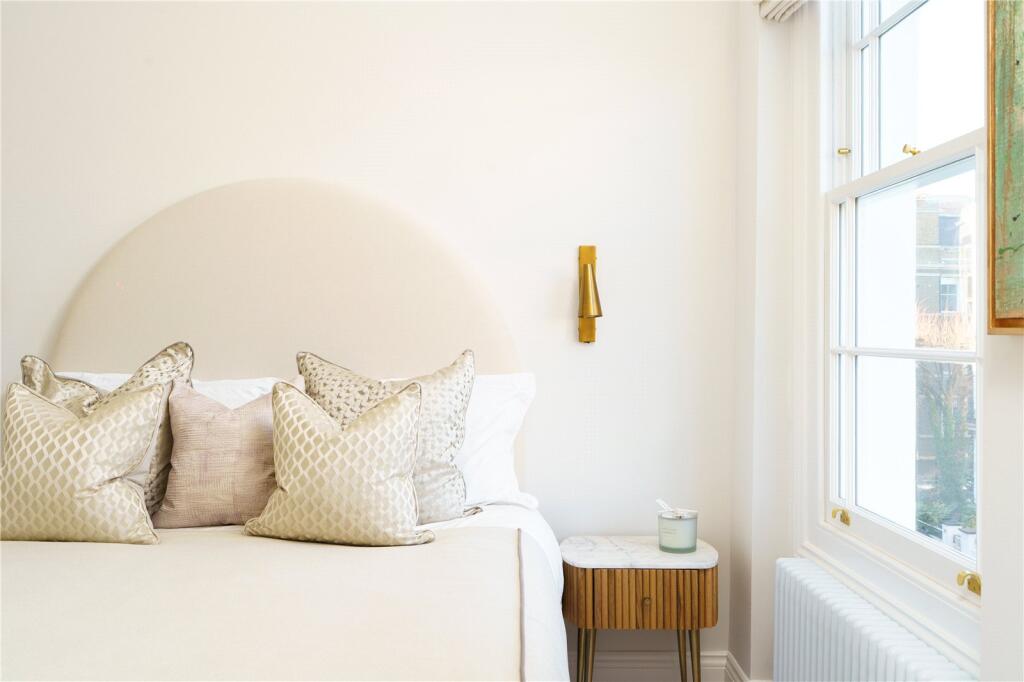 3 bedroom apartment for sale in Artesian Road, Notting Hill, London, W2